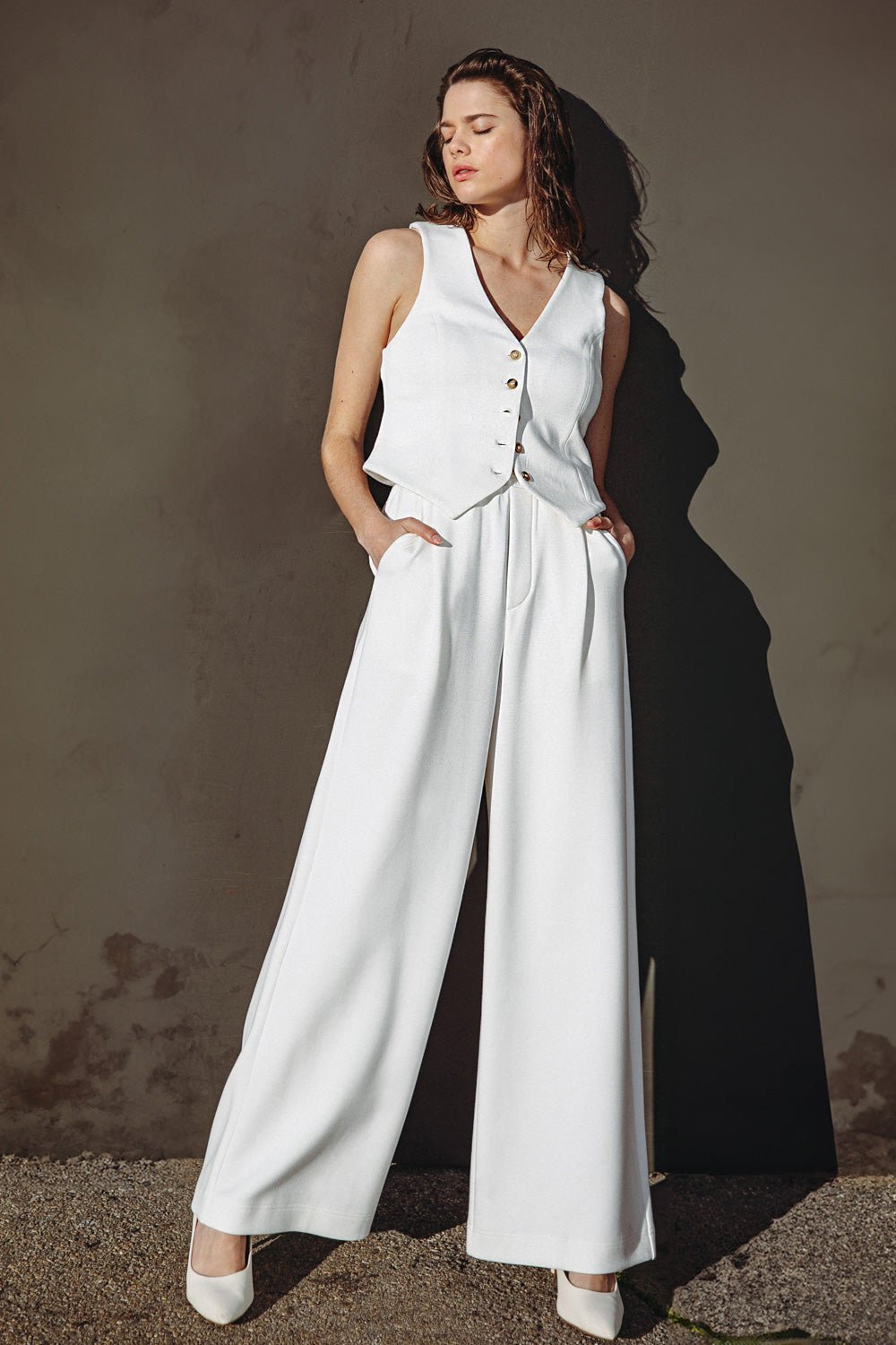 Women’s Elegant Vest Top — Tailored Fit Sleeveless Blazer Style Waistcoat Formal Casual Layering Piece
