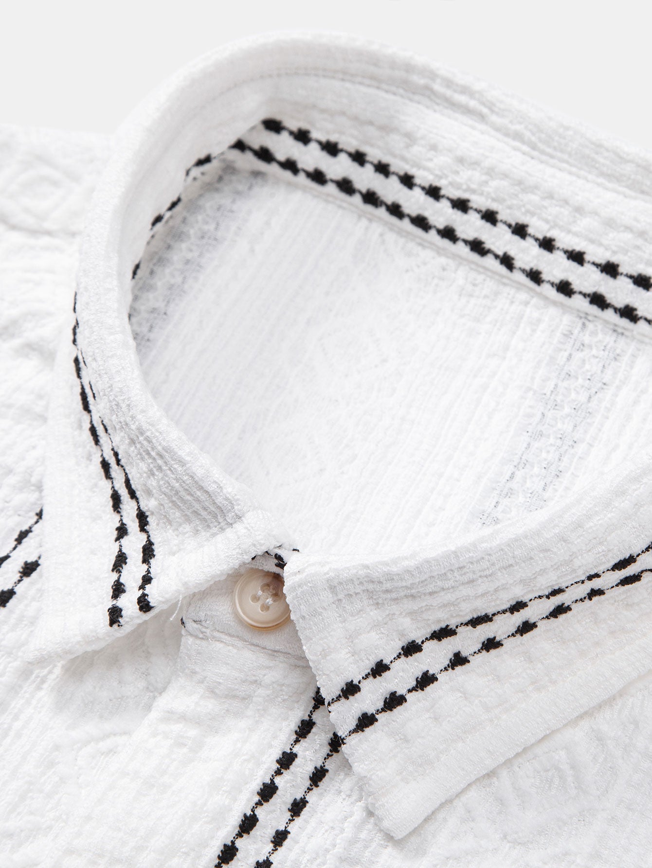 Men’s Striped Jacquard Shirt – Lightweight Breathable Casual Button-Up Summer Shirt with Retro Black & White Design