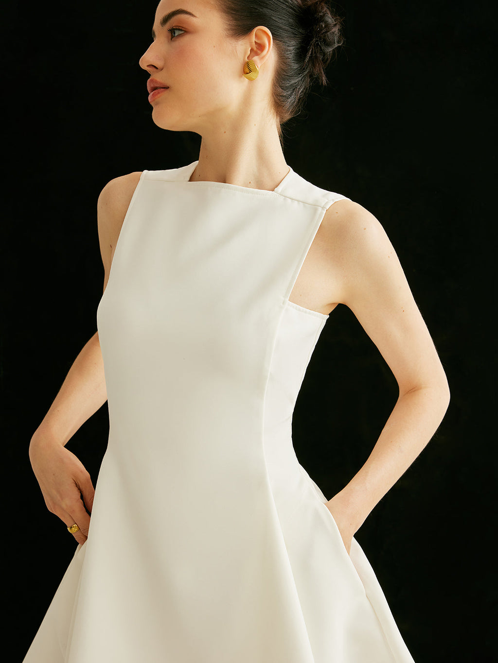 Women’s Sleeveless Pocket Mini Dress — Collarless Elegant Short Dress with Invisible Zipper for Work, Party & Vacation