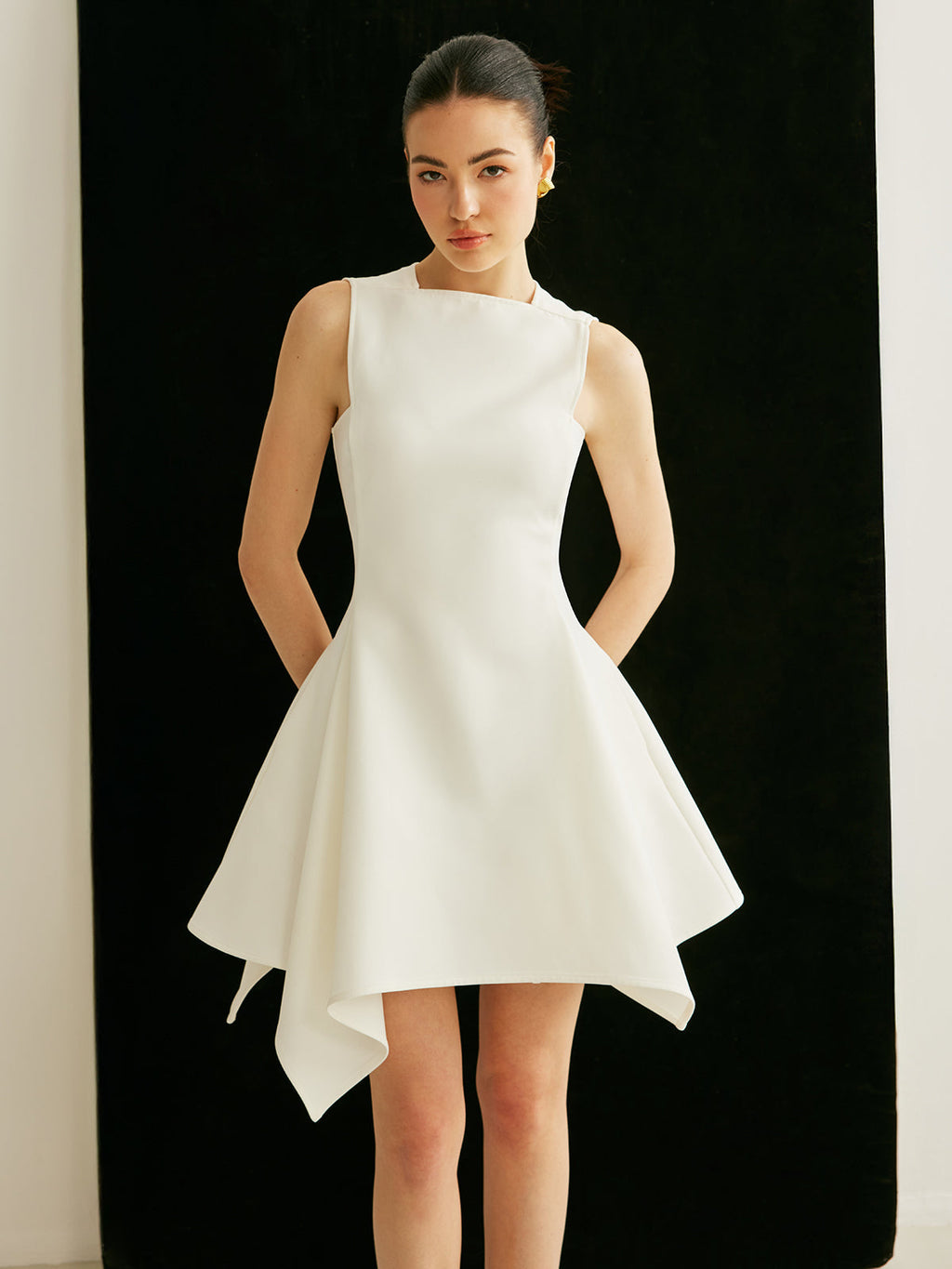 Women’s Sleeveless Pocket Mini Dress — Collarless Elegant Short Dress with Invisible Zipper for Work, Party & Vacation