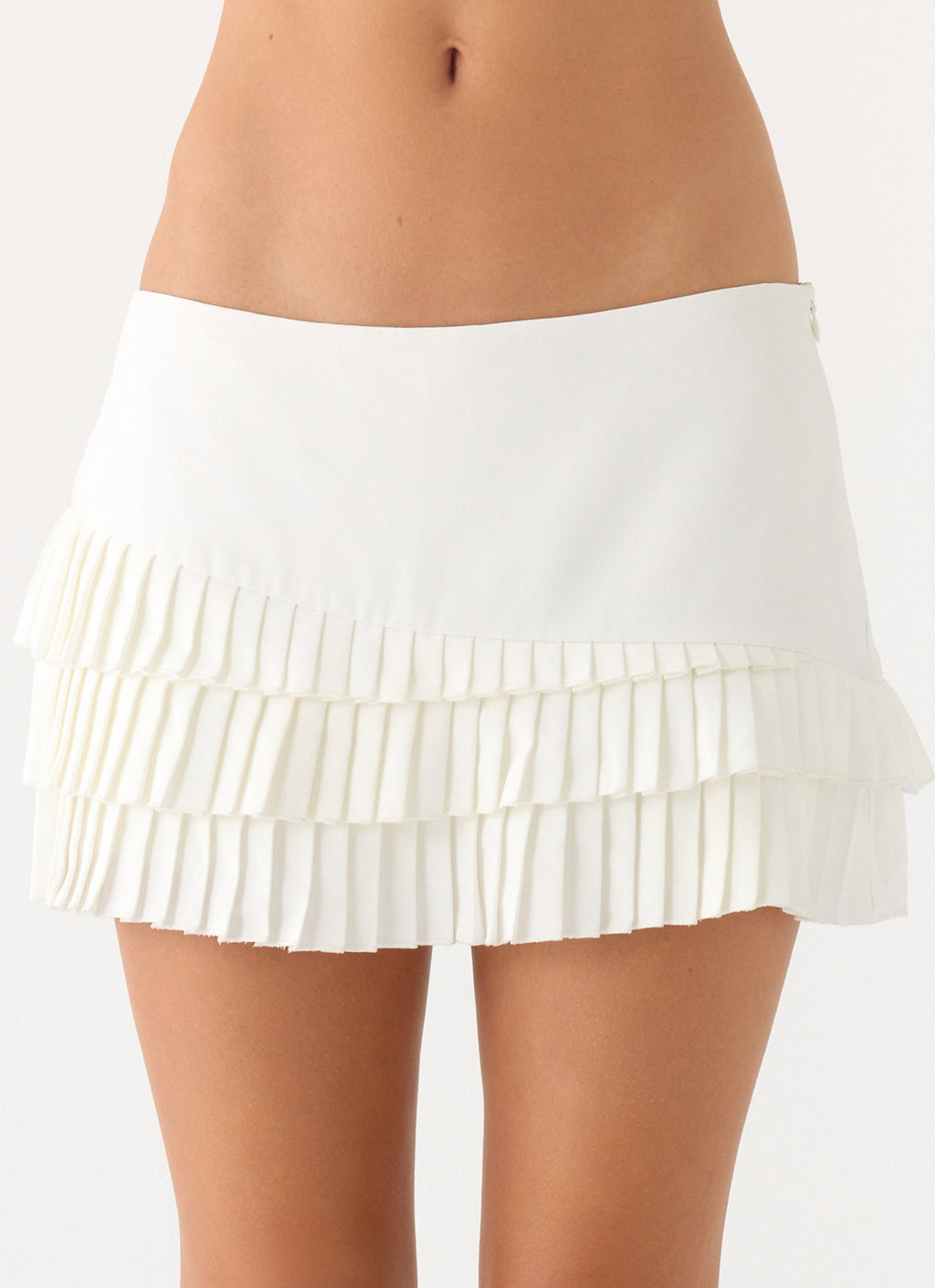 Women's White Tiered Pleated Micro Mini Skirt Low Rise Tennis-Core Style Casual & Going Out