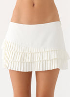 Women's White Tiered Pleated Micro Mini Skirt Low Rise Tennis-Core Style Casual & Going Out